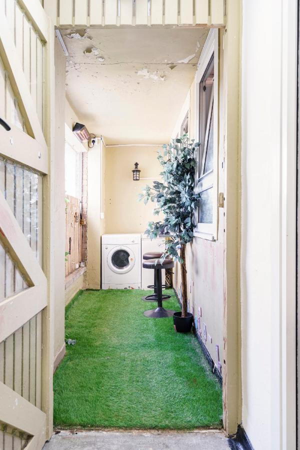 Lovely 1-Bedroom Property With Balcony In West End Glasgow Exteriör bild